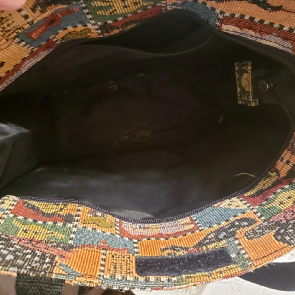 Coldwater Creek large tapestry geometric print shoulder bag. - Picture 4 of 5